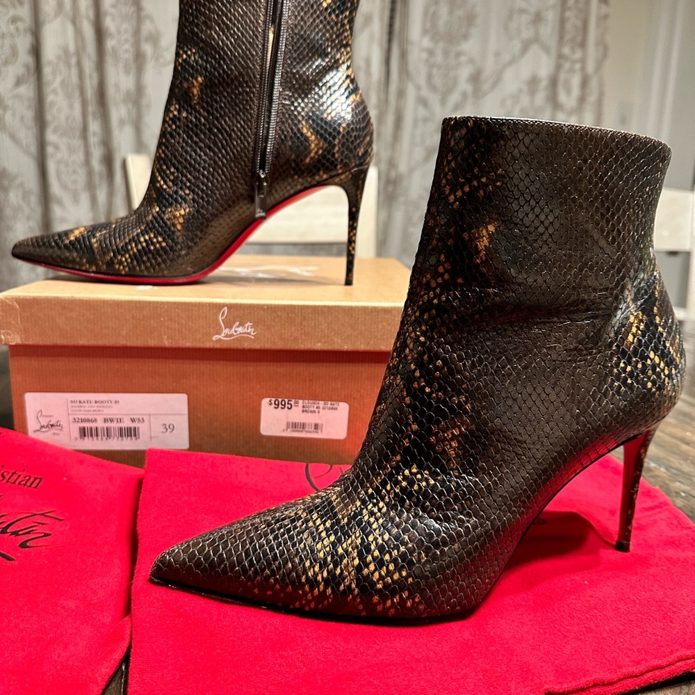 Christian Louboutin So Kate Booty 85 😍